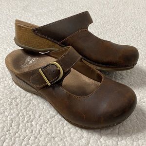 Dansko Martina Brown Distressed Leather Mary Jane Wooden Heel Clogs Size 38